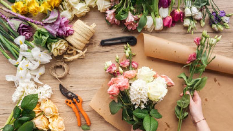 Table Decor Materials Picture